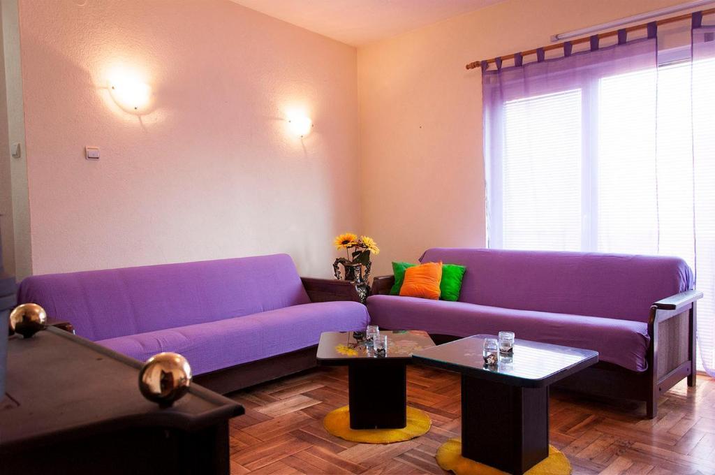 Goldy Hostel Bitola Exteriör bild